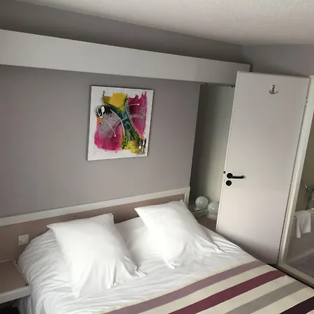 Brit Hotel Confort Rouen Nord - Eden Hotel 3*