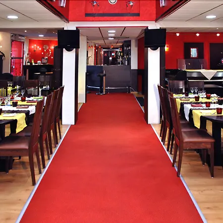 Brit Hotel Confort Rouen Nord - Eden 3* Bois-Guillaume
